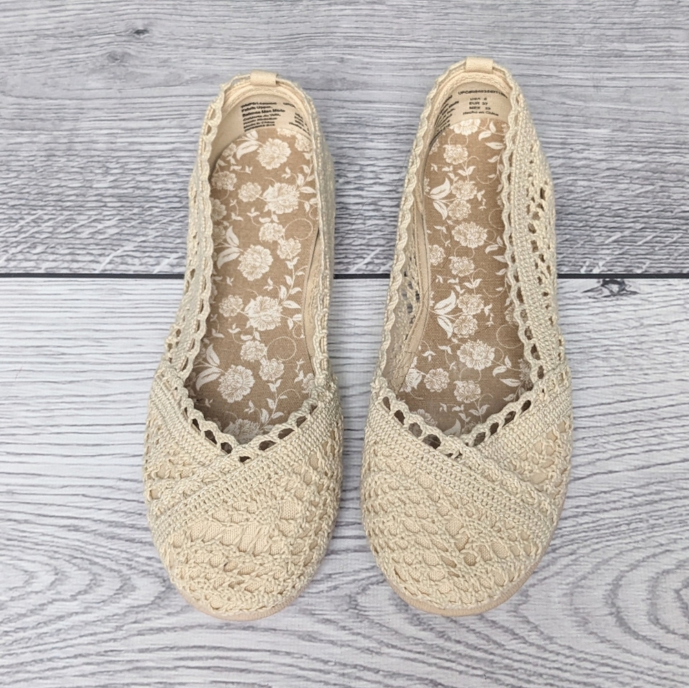 NEVER WORN Faded Glory Crochet Flats - size 6